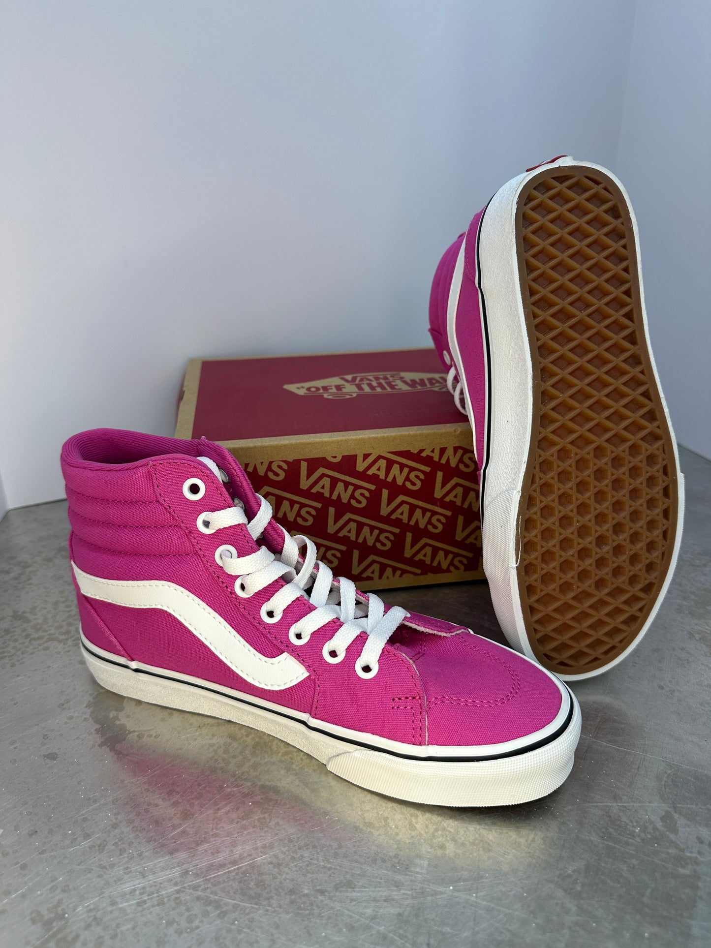 Fillmore Hi Women’s size 7 Vans