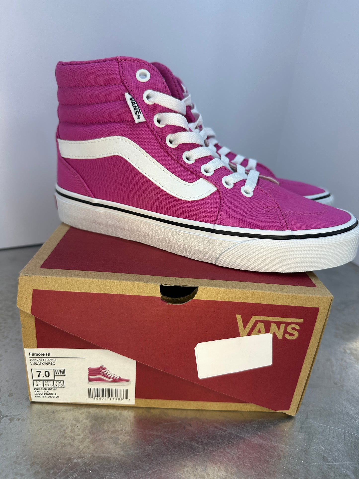 Fillmore Hi Women’s size 7 Vans
